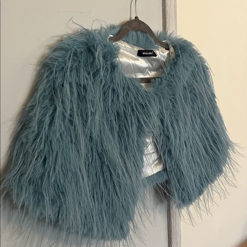 NEW NIP Powder Blue Teal Fauc Fur Fluffy Feathery Wrap Shawl OSFM MSRP $30!